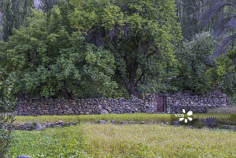 山中的石墙图片素材