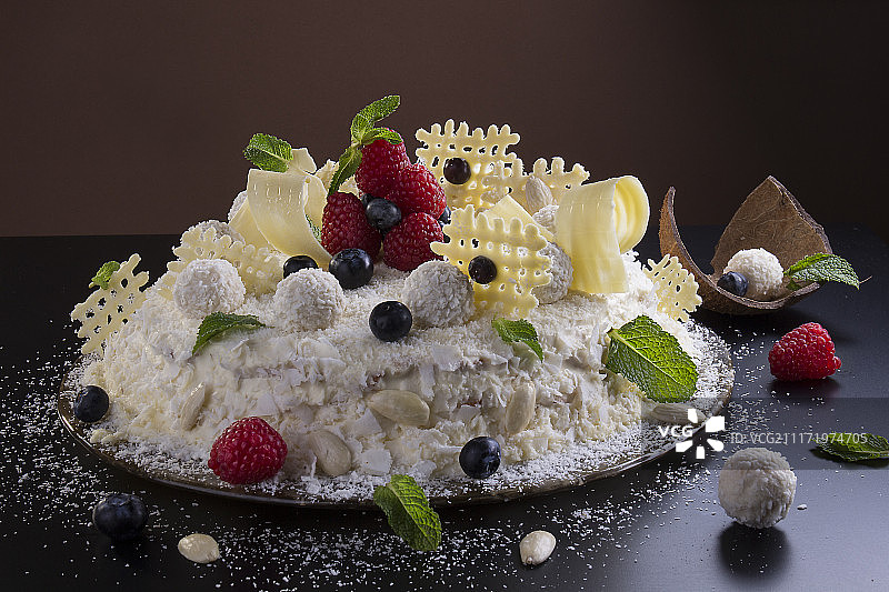 拉斐尔蛋糕图片素材