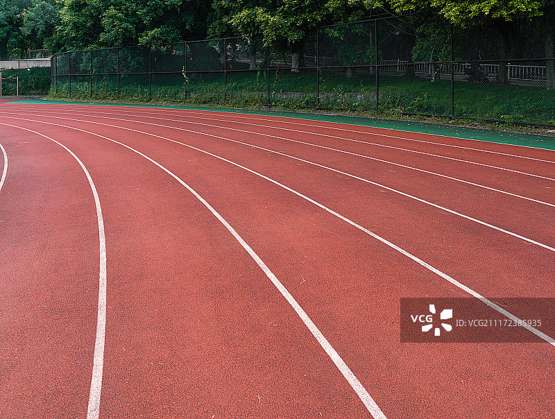 学校操场跑道图片素材