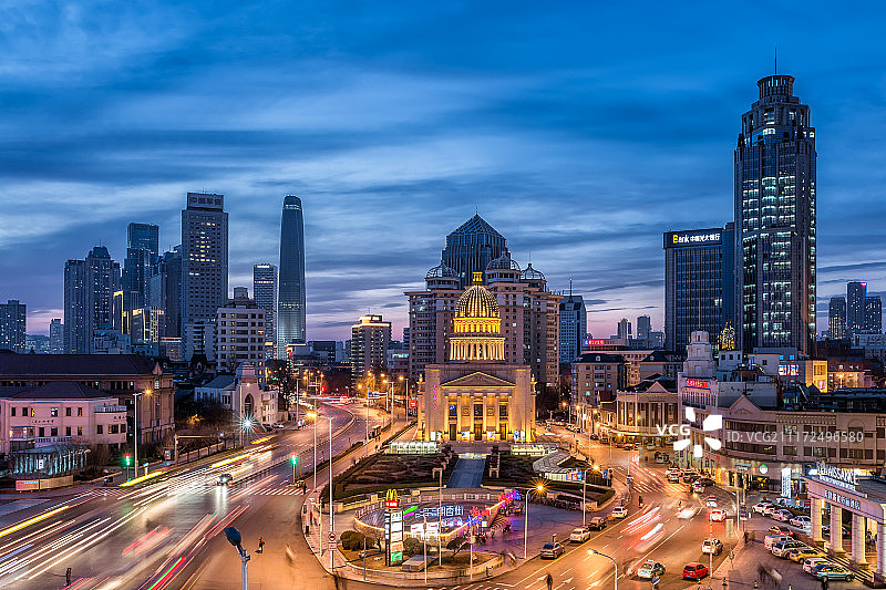 天津小白楼音乐厅夜景图片素材
