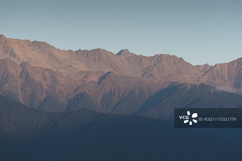 梅里雪山山脉日出景观图片素材