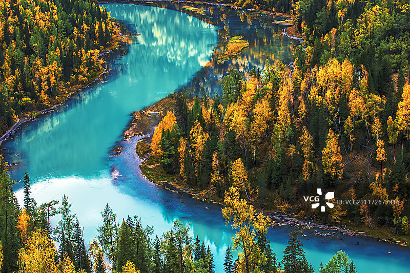 新疆喀纳斯月亮湾图片素材