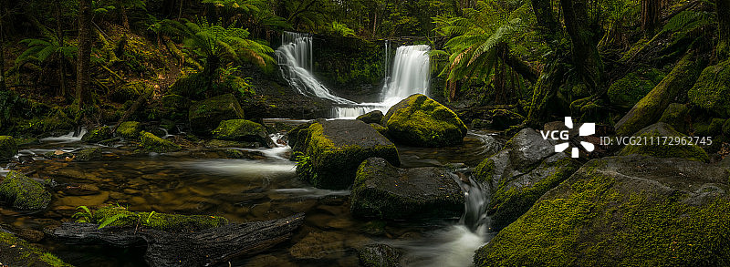 马蹄瀑布图片素材