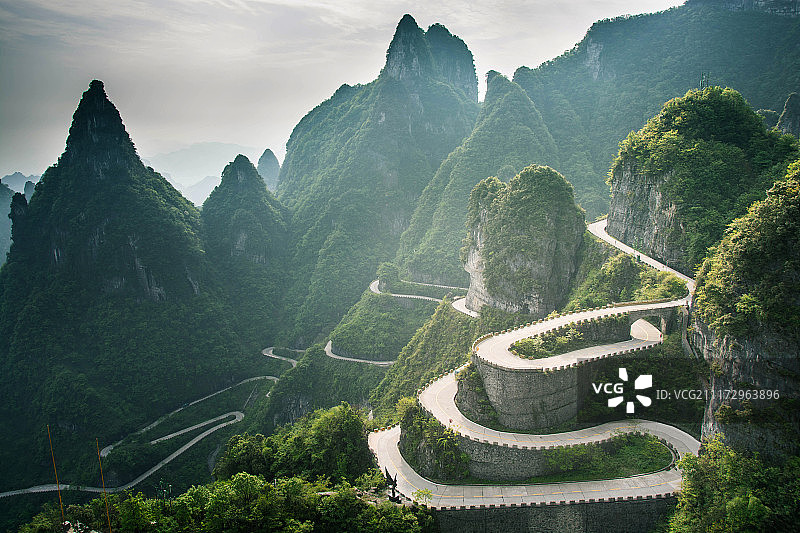 天门山的蜿蜒道路图片素材