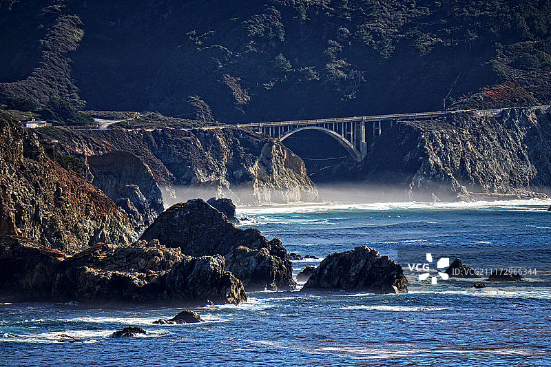 海边岩石桥梁景色图片素材