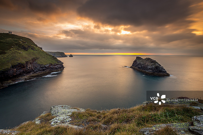 博斯卡斯尔的日落，英格兰北康沃尔海岸图片素材