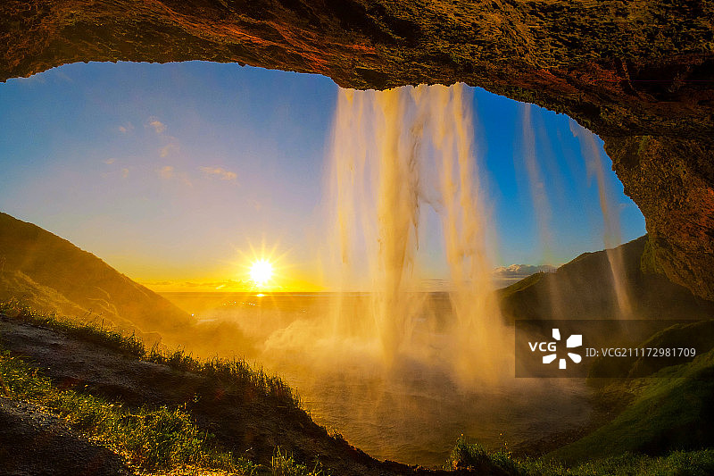 塞里雅兰瀑布的日落景色图片素材