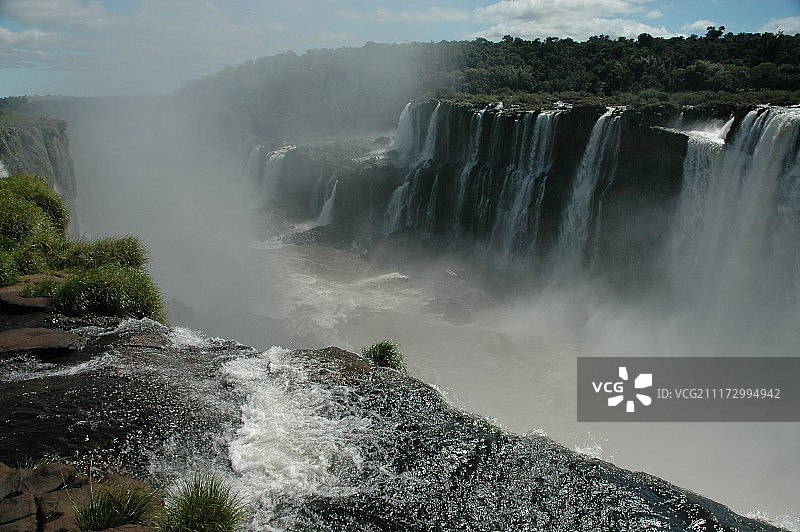 有瀑布的雾景图片素材