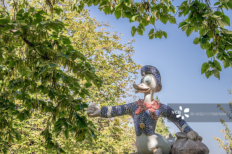 西班牙瓦伦西亚的唐老鸭雕塑图片素材