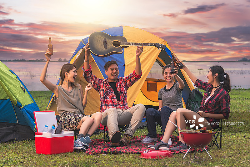 夜晚露营帐篷图片素材