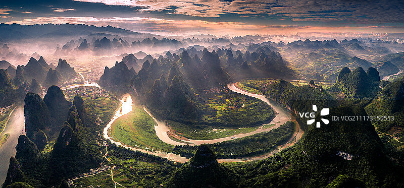 桂林喀斯特壮观自然美景图片素材