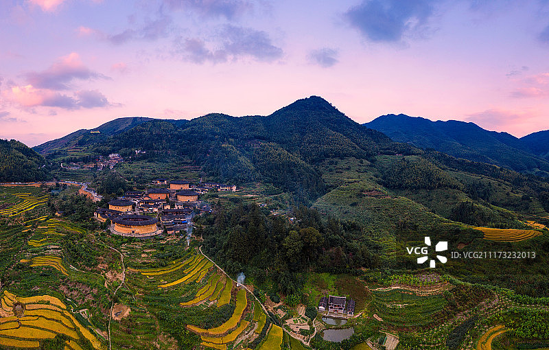 福建南靖田螺坑土楼群图片素材