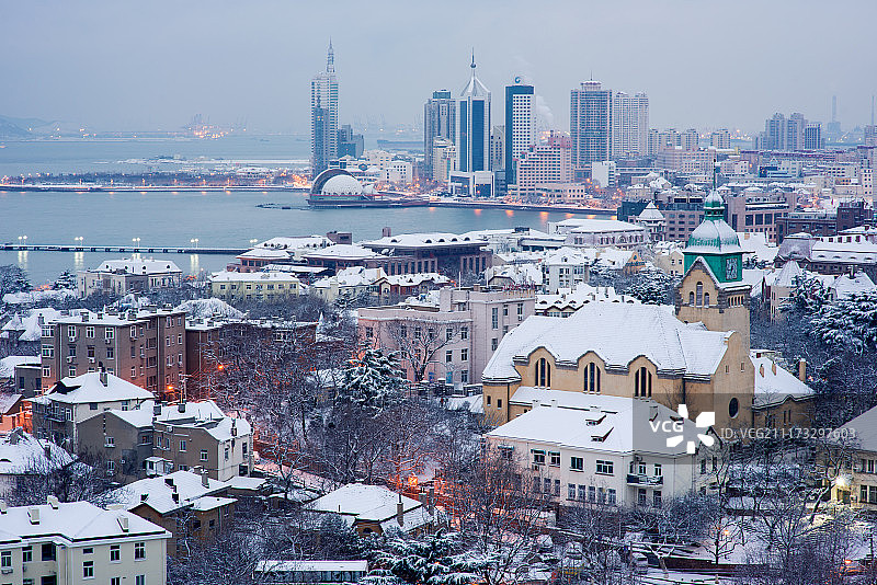 青岛老城区雪景图片素材