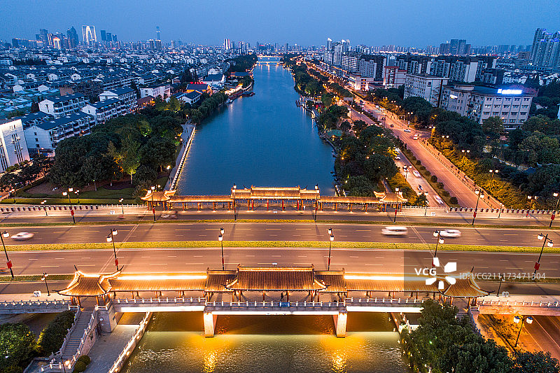 苏州古城人民路夜景图片素材