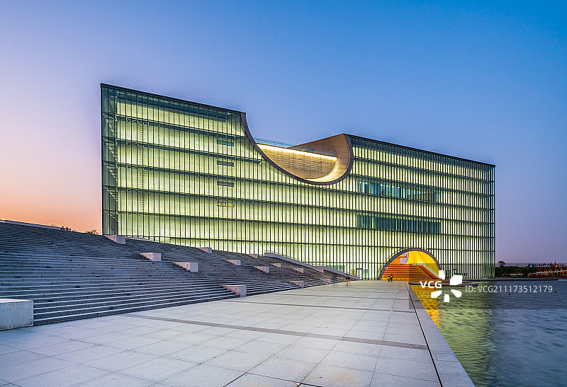 上海嘉定保利大剧院夜景图片素材