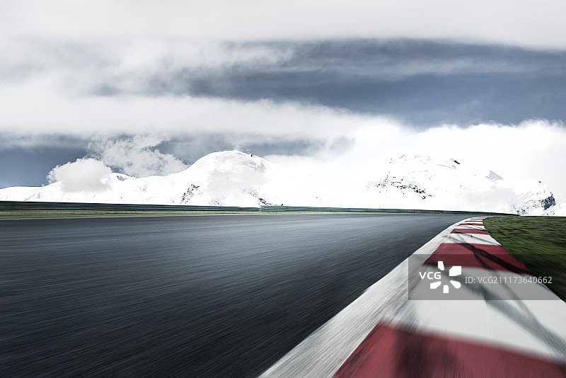 西藏雪山道路图片素材