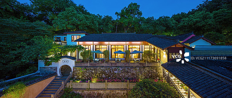 美丽的中式建筑山庄图片素材