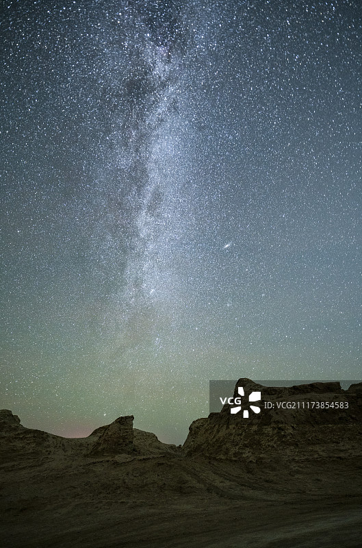 青海戈壁滩星空图片素材