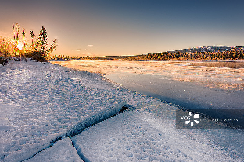 日出河流图片素材