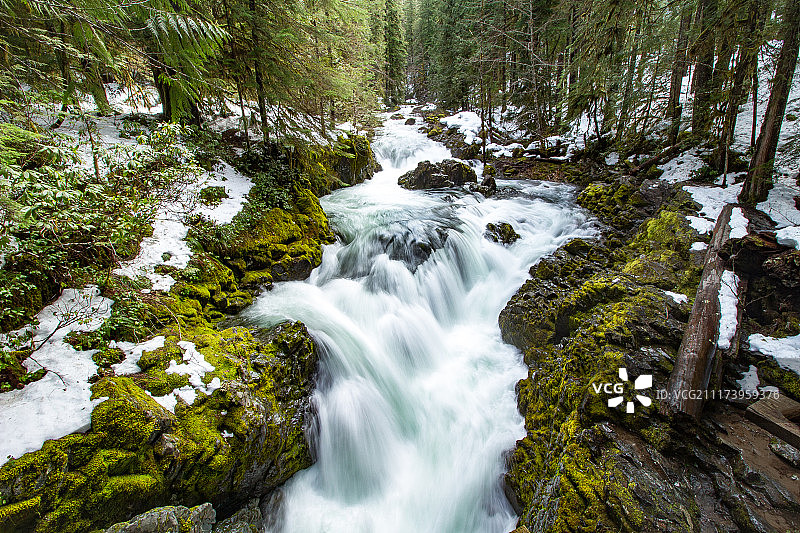 蛋白石水池图片素材
