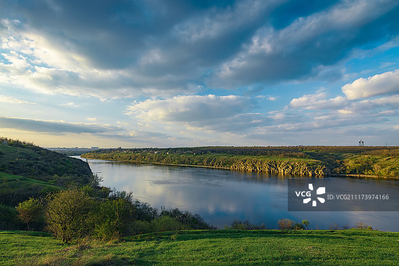 四月第聂伯河风光图片素材