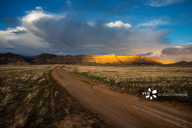 通往孤独之路图片素材