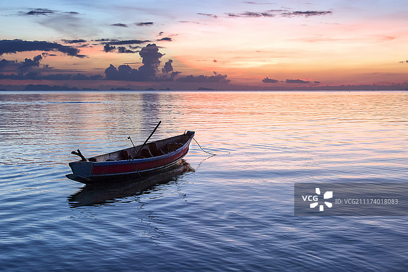 暮光中的船只II图片素材