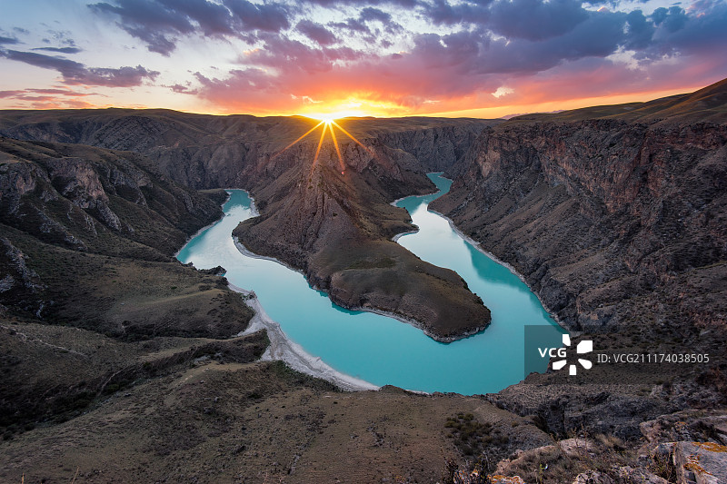 暮色下的鳄鱼湾图片素材