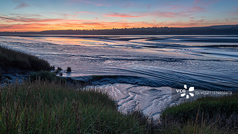 日落后塞文河的普尔顿夜景图片素材