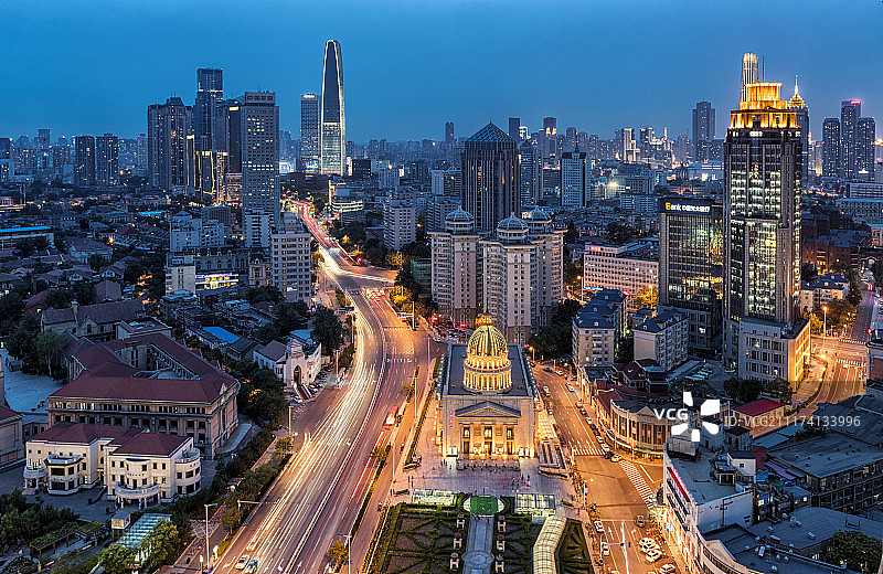 天津小白楼南京路夜景图片素材
