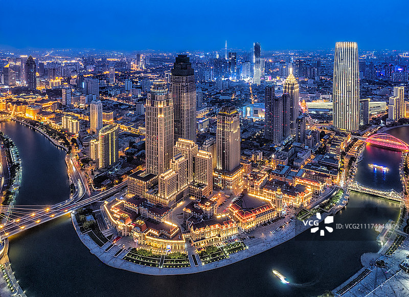 天津津湾广场航拍夜景图片素材