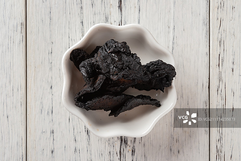 影棚拍摄中药熟地黄垂直角度特写图片素材