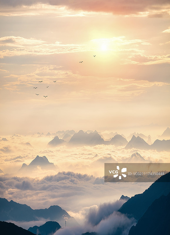 日出时分山间云雾图片素材