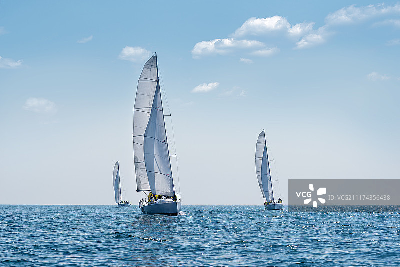 海上的帆船图片素材