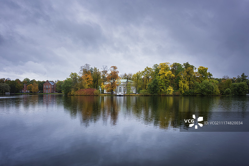 雨中的叶卡捷林娜花园图片素材