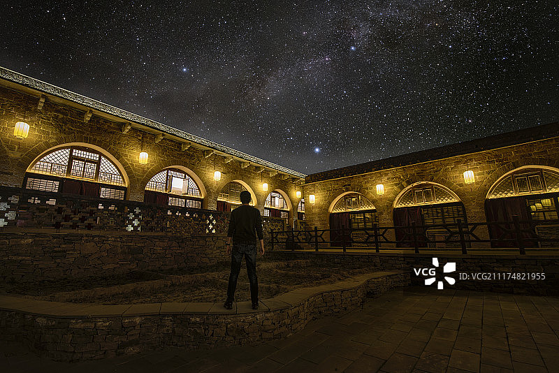 陕北的星空与窑洞图片素材