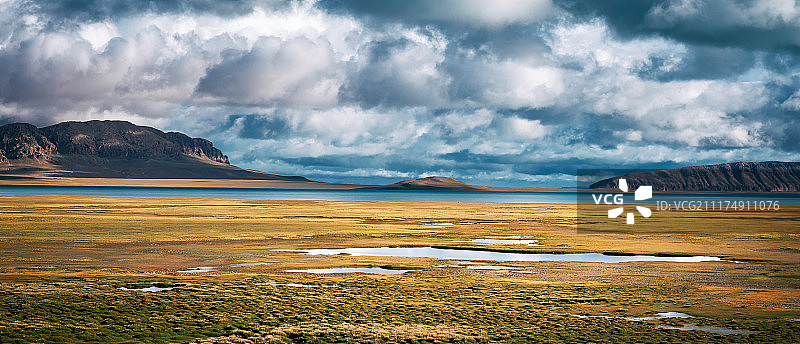 色林错湖畔图片素材