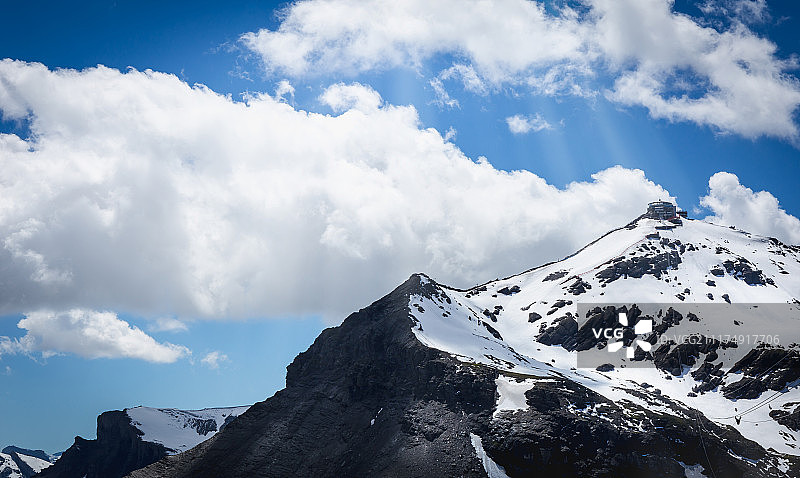 从布里格看到的雪朗峰图片素材