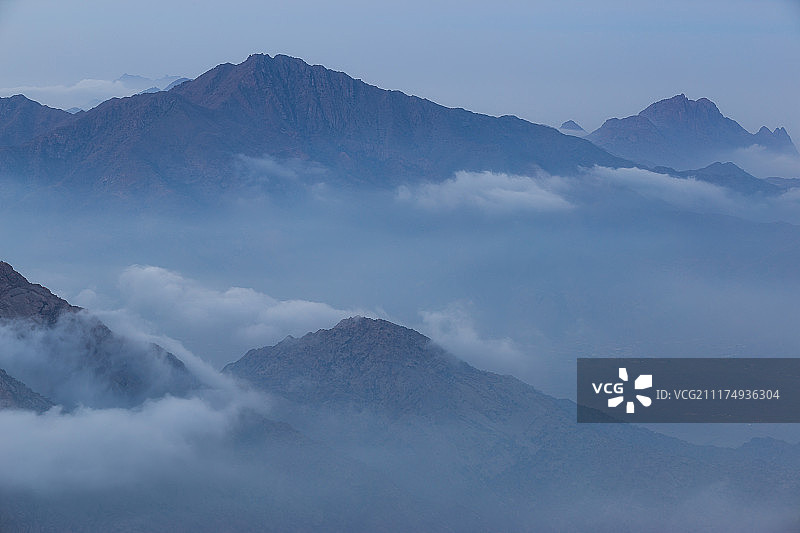 群山上的云彩图片素材