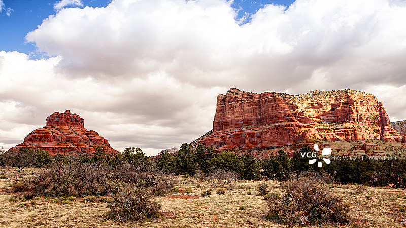 亚利桑那州塞多纳的贝尔岩和法院岩图片素材
