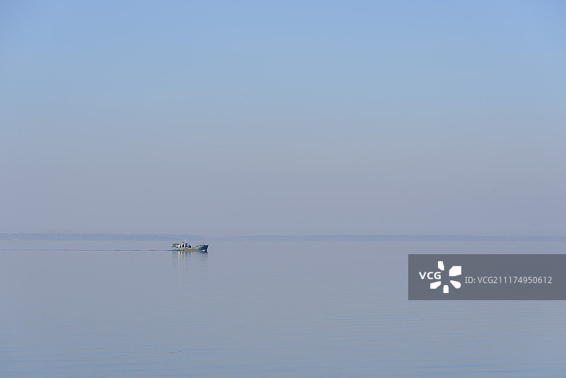 清晨钓鱼图片素材