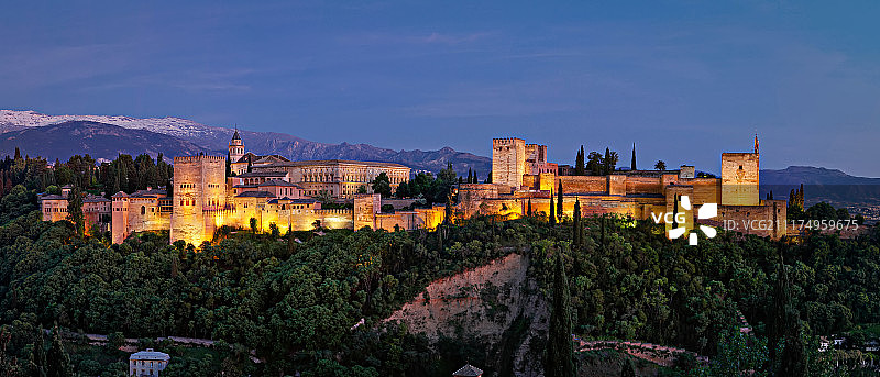 阿尔罕布拉宫黄昏全景图片素材