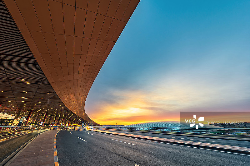 北京首都国际机场T3航站楼日出图片素材