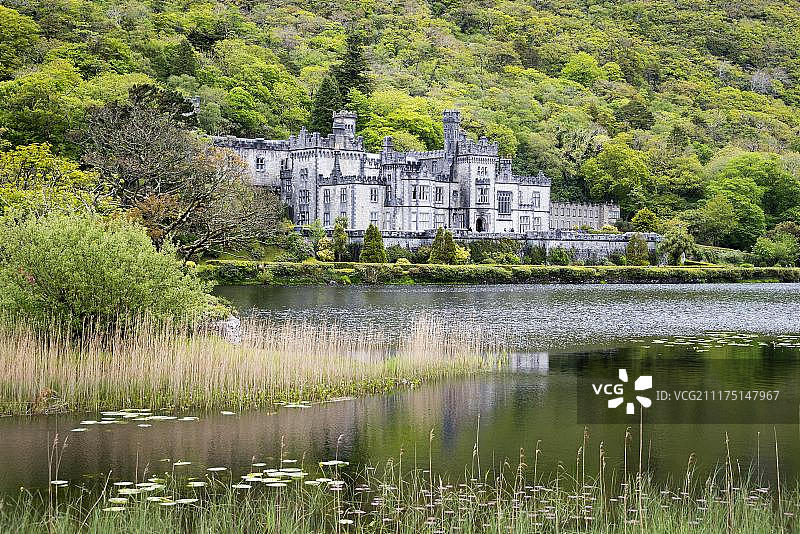 凯尔莫修道院，爱尔兰戈尔韦郡康尼马拉图片素材