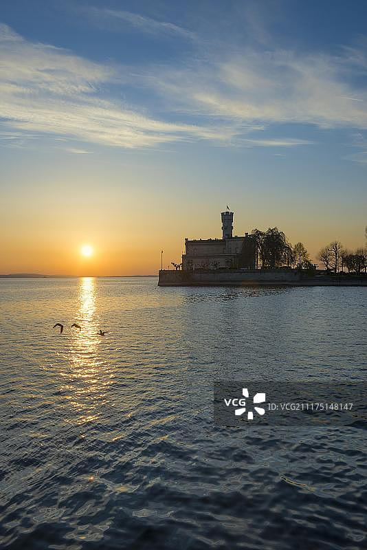蒙福特城堡日落，位于德国巴登-符腾堡图片素材