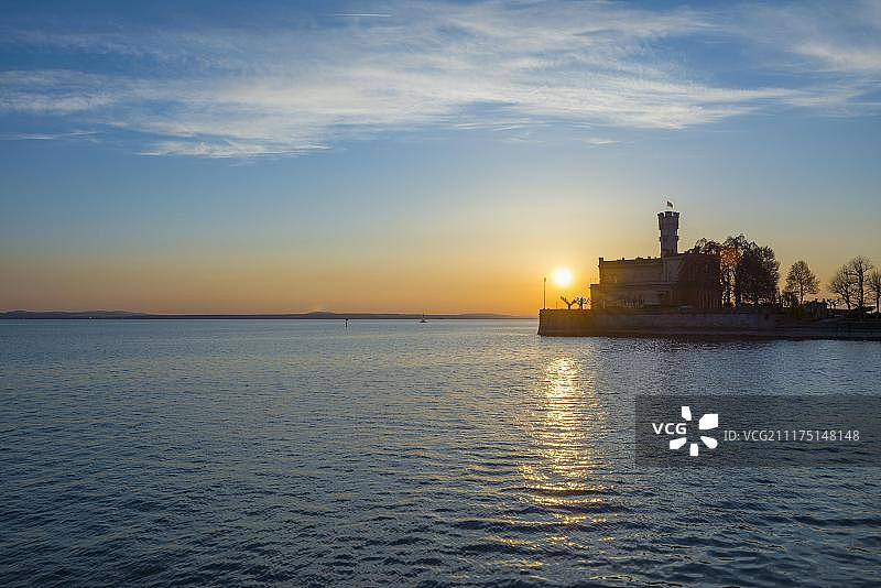 蒙福特城堡日落，位于德国巴登-符腾堡图片素材