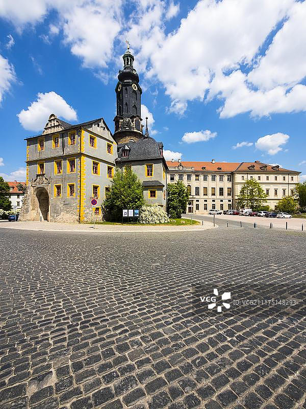 德国魏玛历史中心城堡后的绿色市场图片素材