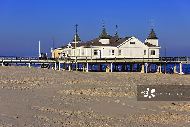 德国梅克伦堡-前波美拉尼亚阿尔贝克海滨度假胜地的码头图片素材