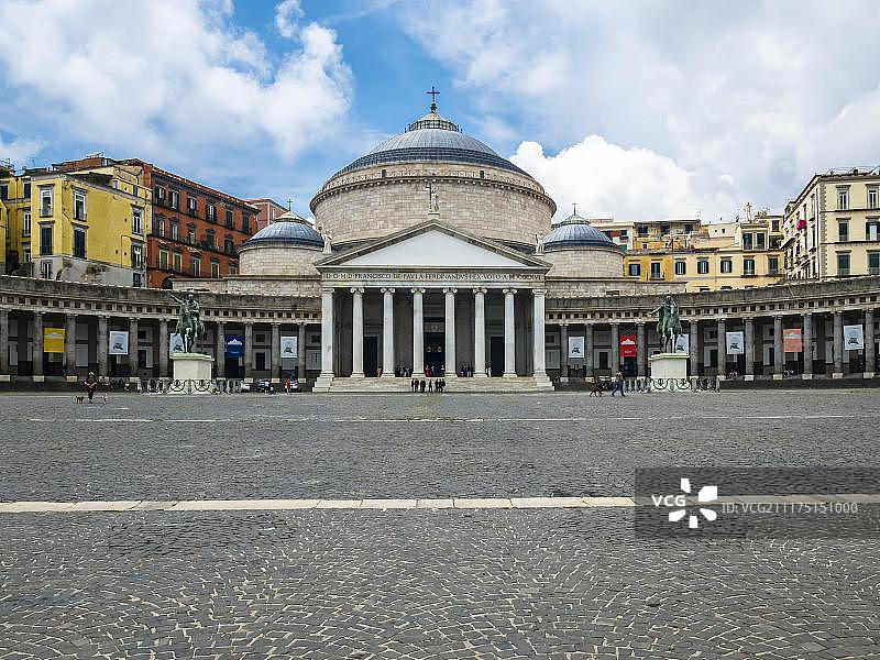 意大利那不勒斯圣方济各·保拉大教堂图片素材