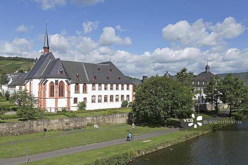 德国莱茵兰-普法尔茨州贝尔恩卡斯特尔-库埃斯圣尼古拉斯医院图片素材